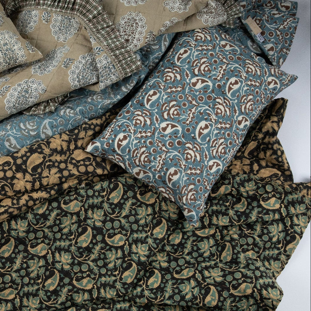 Bari Noir Reversible Kantha with Shams